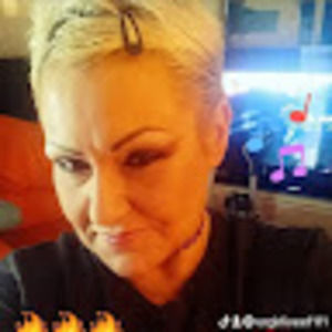 Meet your Posher, Loislynn